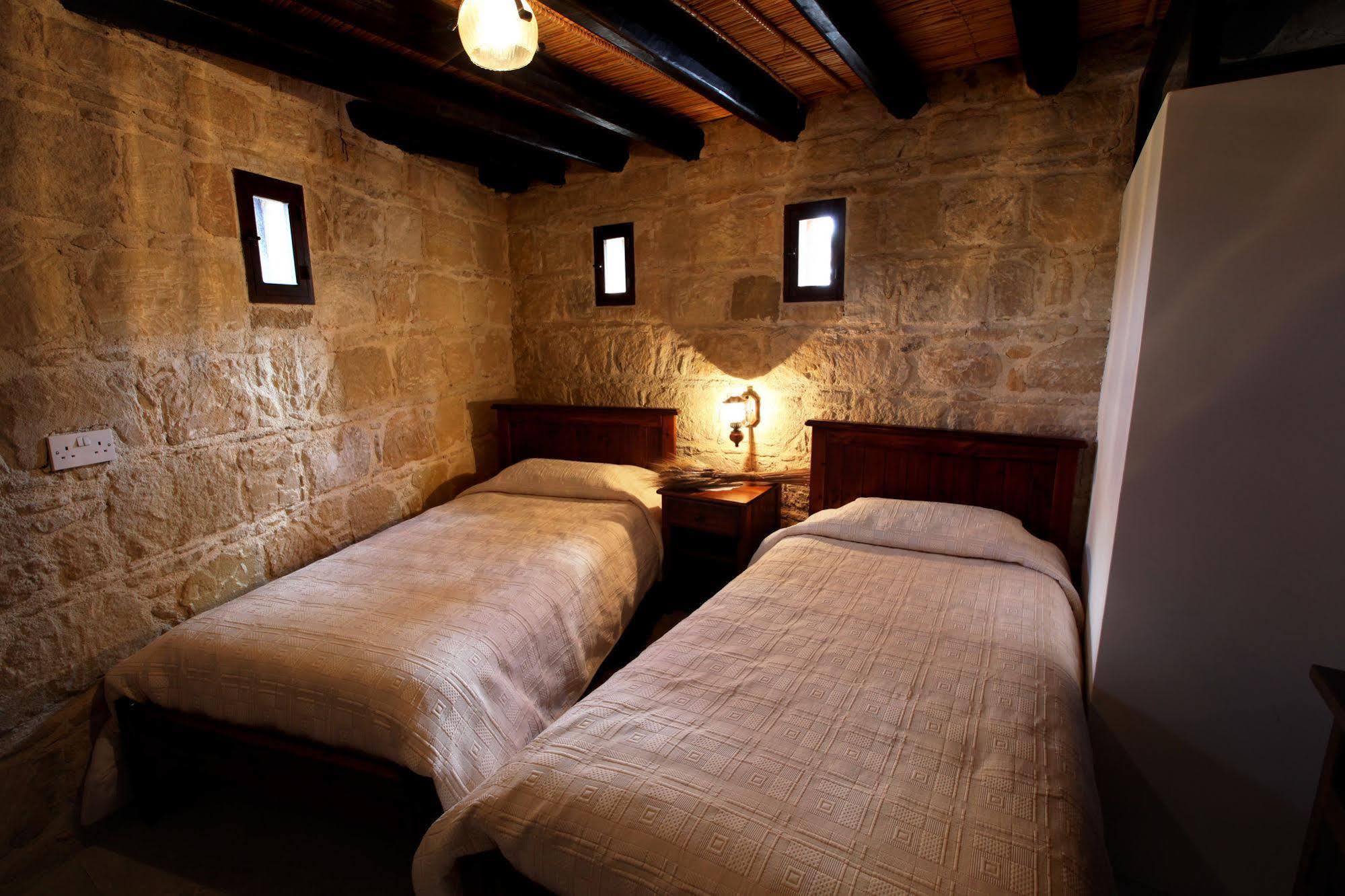 Leonidas Village Houses Goudhi Екстериор снимка